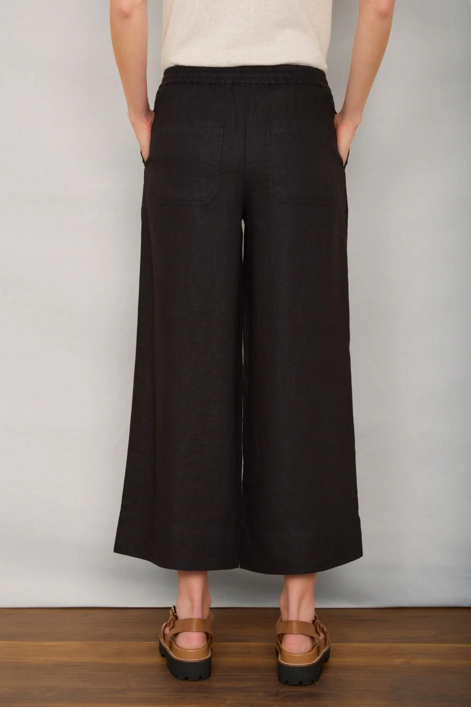 Angeline Linen Cropped Trouser - Black - Image 3