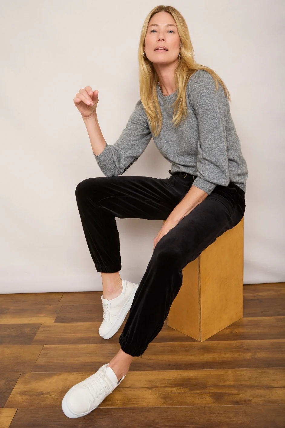 Aniyah Velour Trouser - Black - Image 2