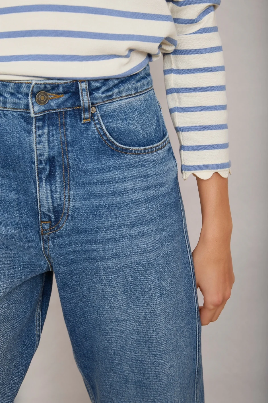Cassia Barrel Jean - Mid Wash - Image 3