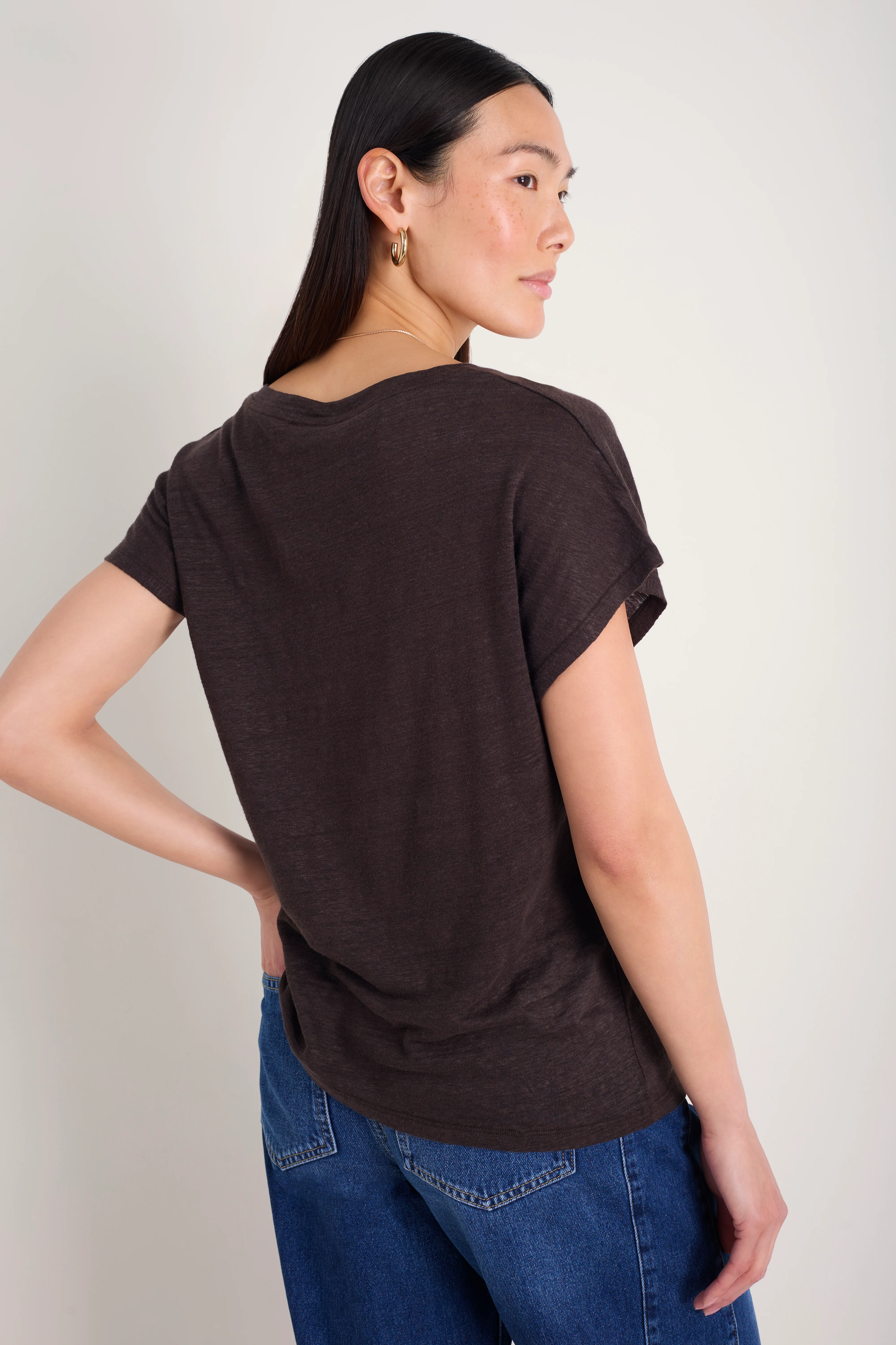 Chiara Linen V Neck Tee - Cocoa - Image 5