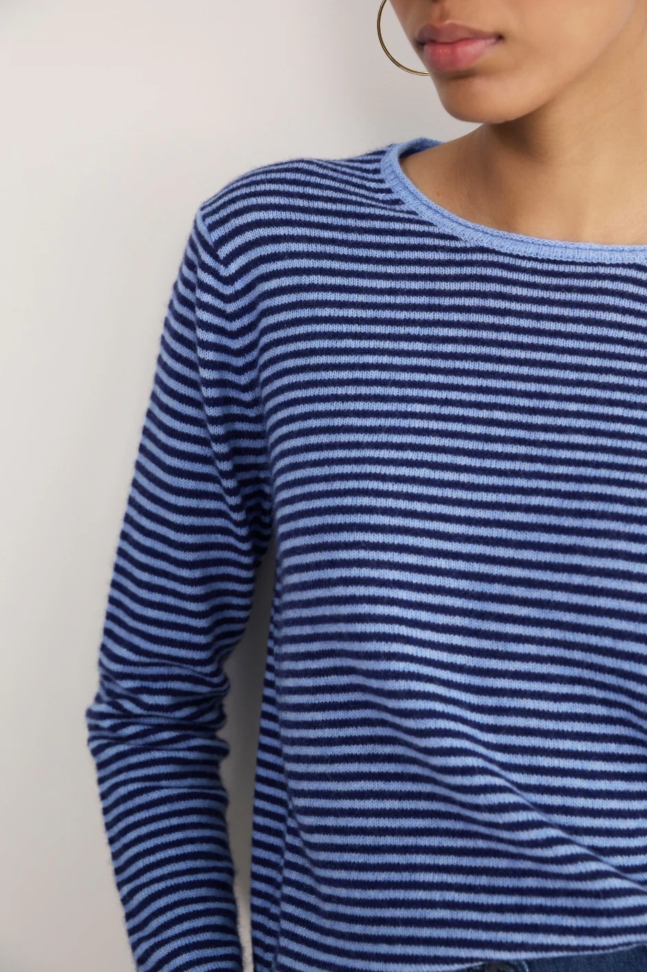 Chrissie Cashmere Jumper - Midnight/Chambray Blue Micro Stripe - Image 2