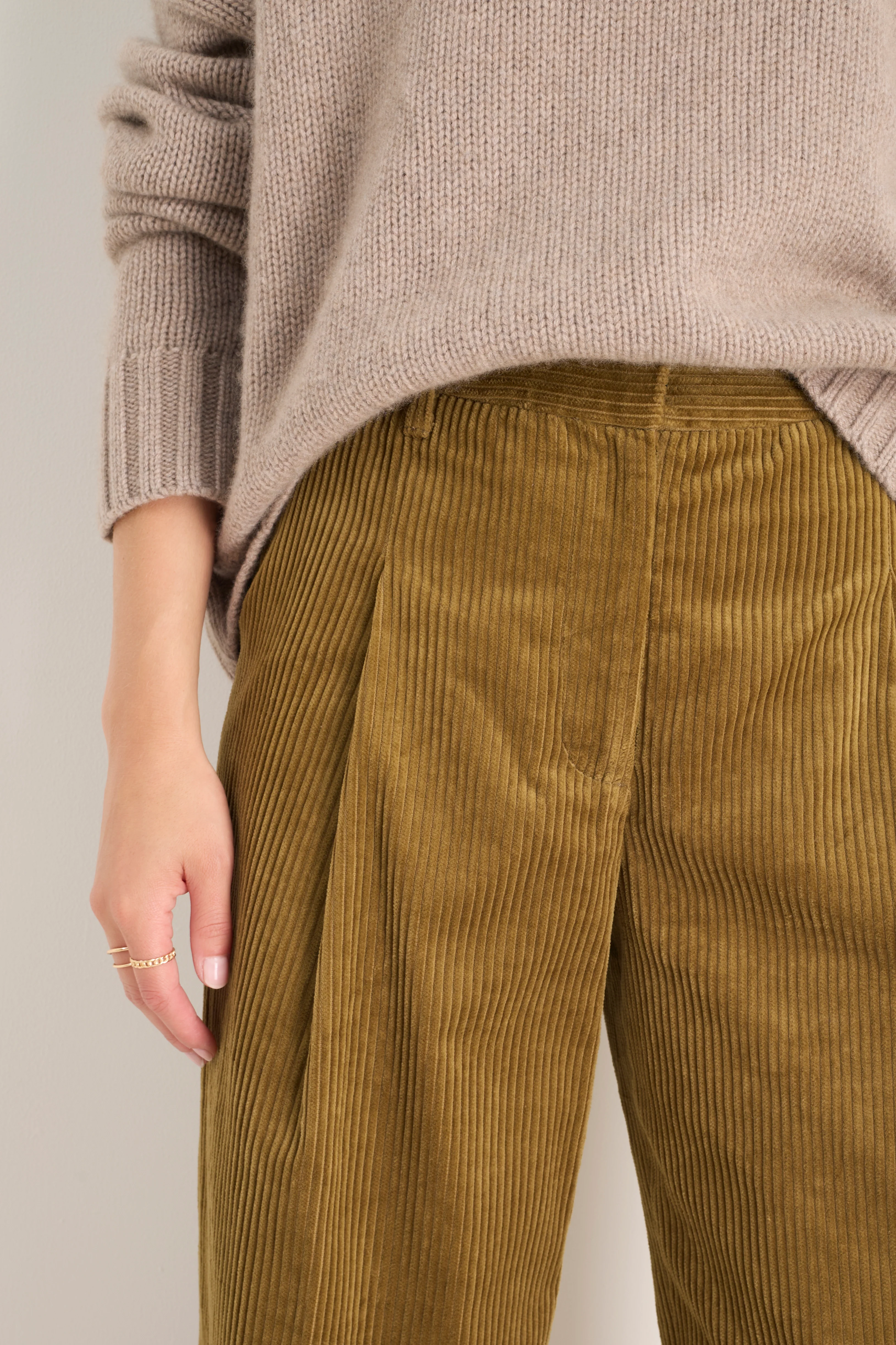 DB X Wyse Pleat Cord Trouser - Dark Chartreuse - Image 2
