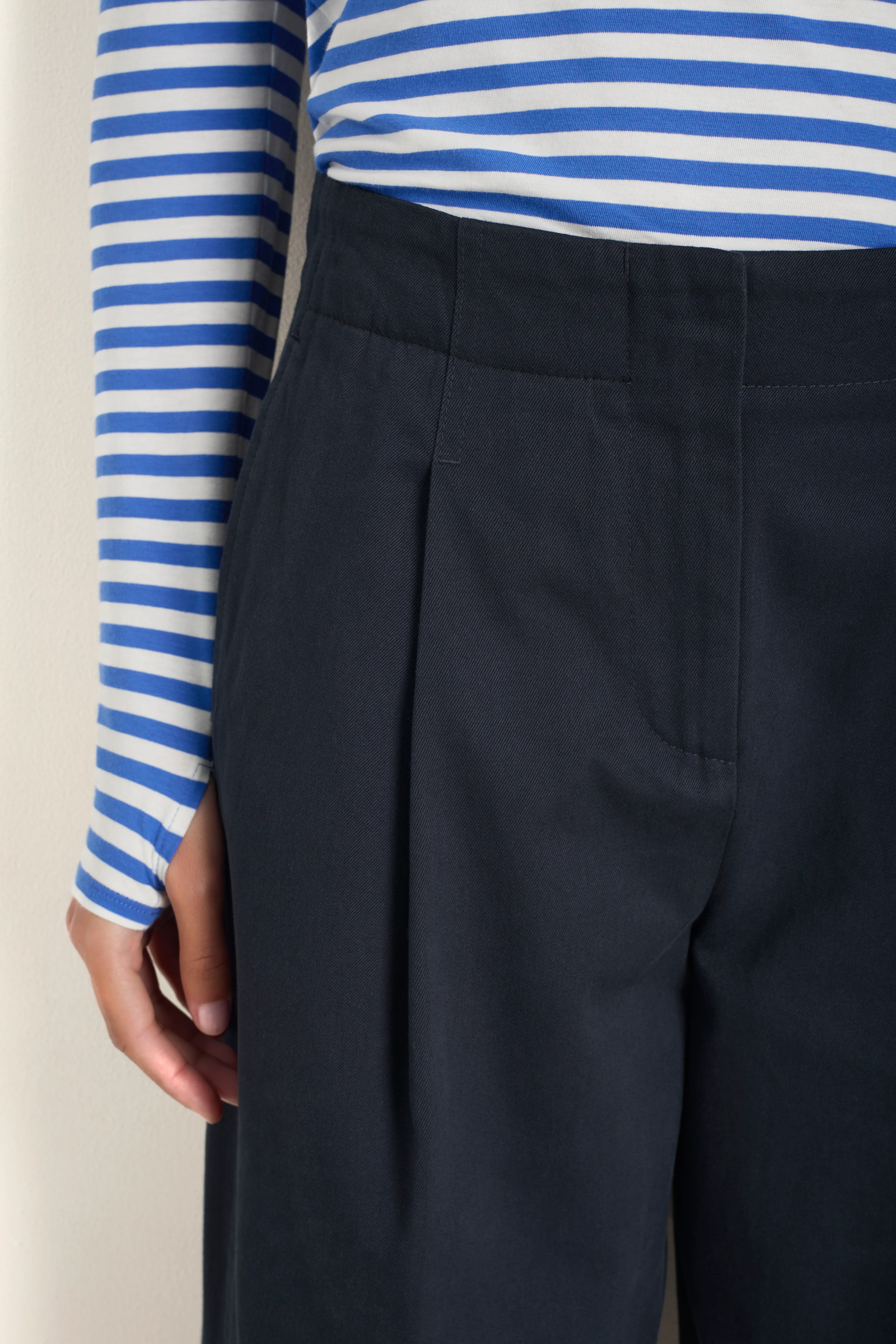 Etta Pleat Front Tapered Trouser - Deep Midnight - Image 3