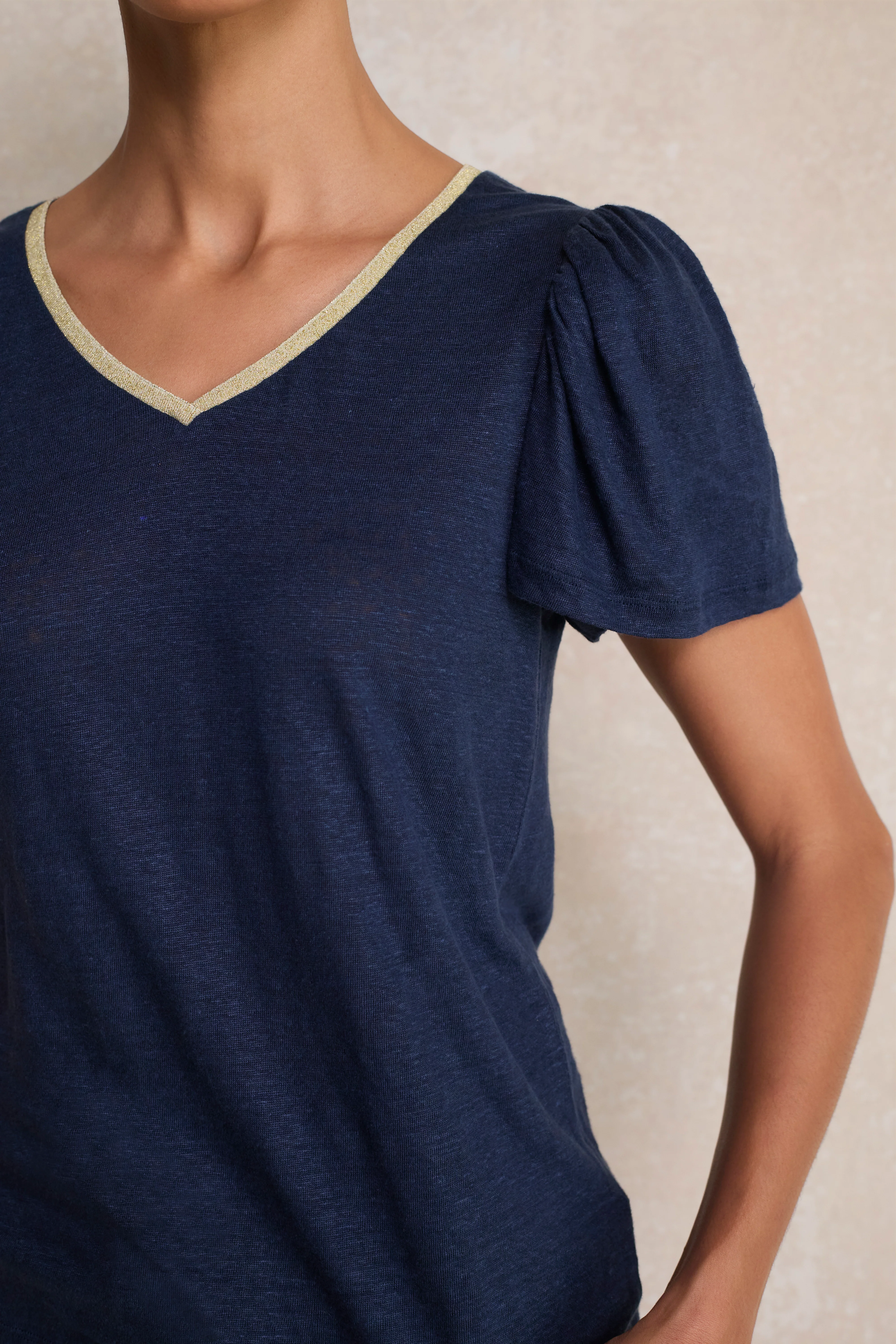 Lily Linen V-Neck Tee - Midnight - Image 2