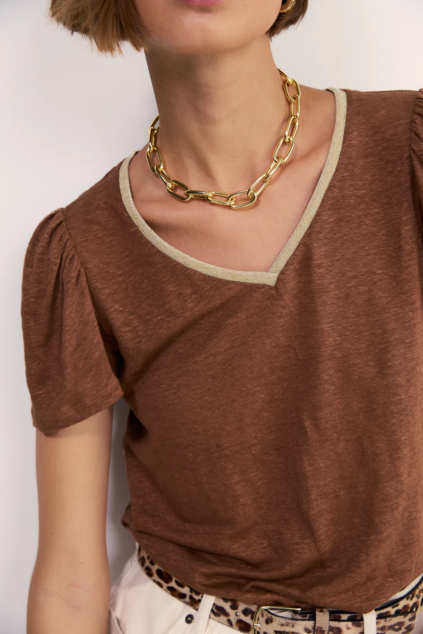 Lily Linen V-Neck Tee - Toffee - Image 2