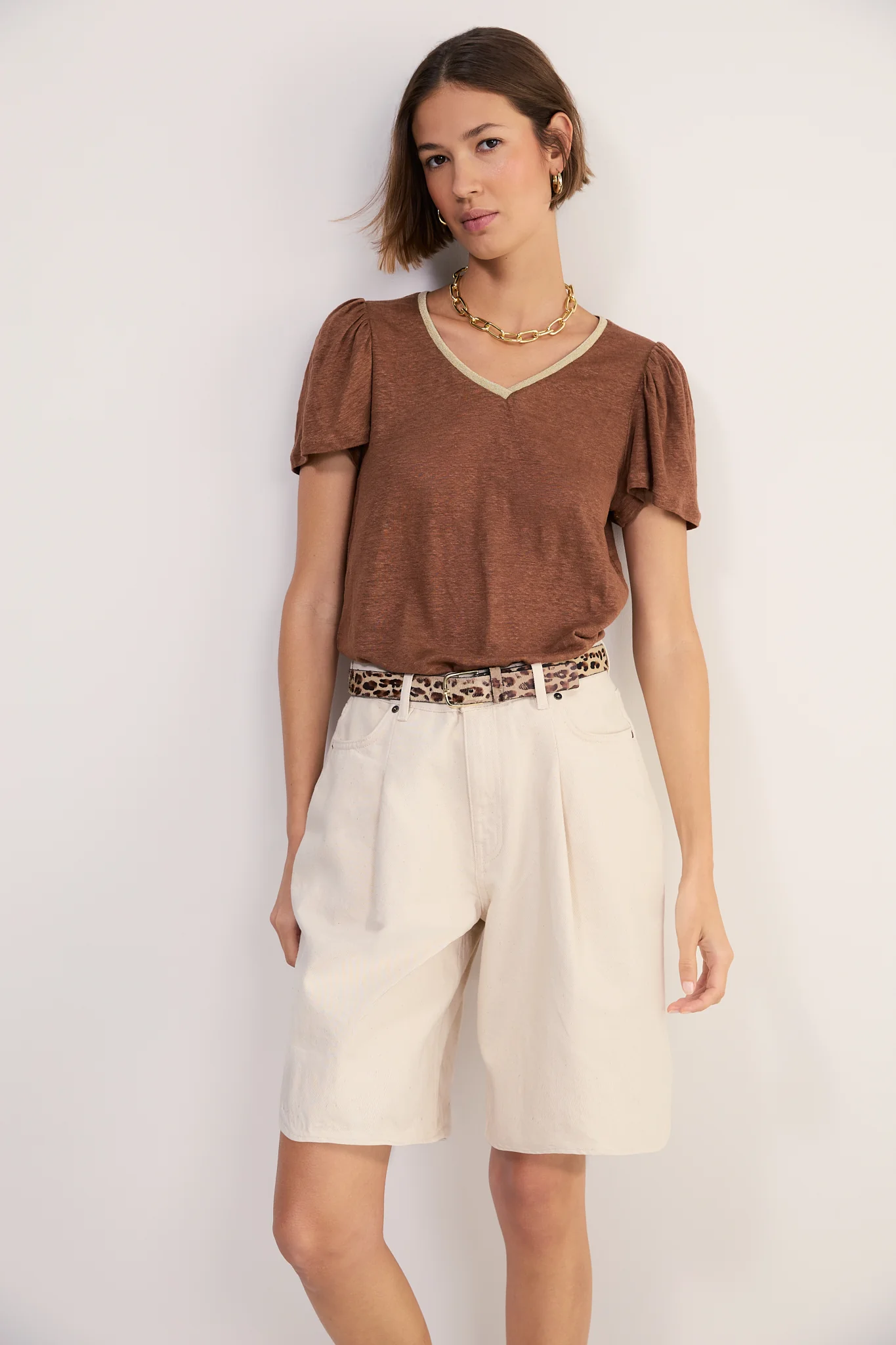 Lily Linen V-Neck Tee - Toffee - Image 3