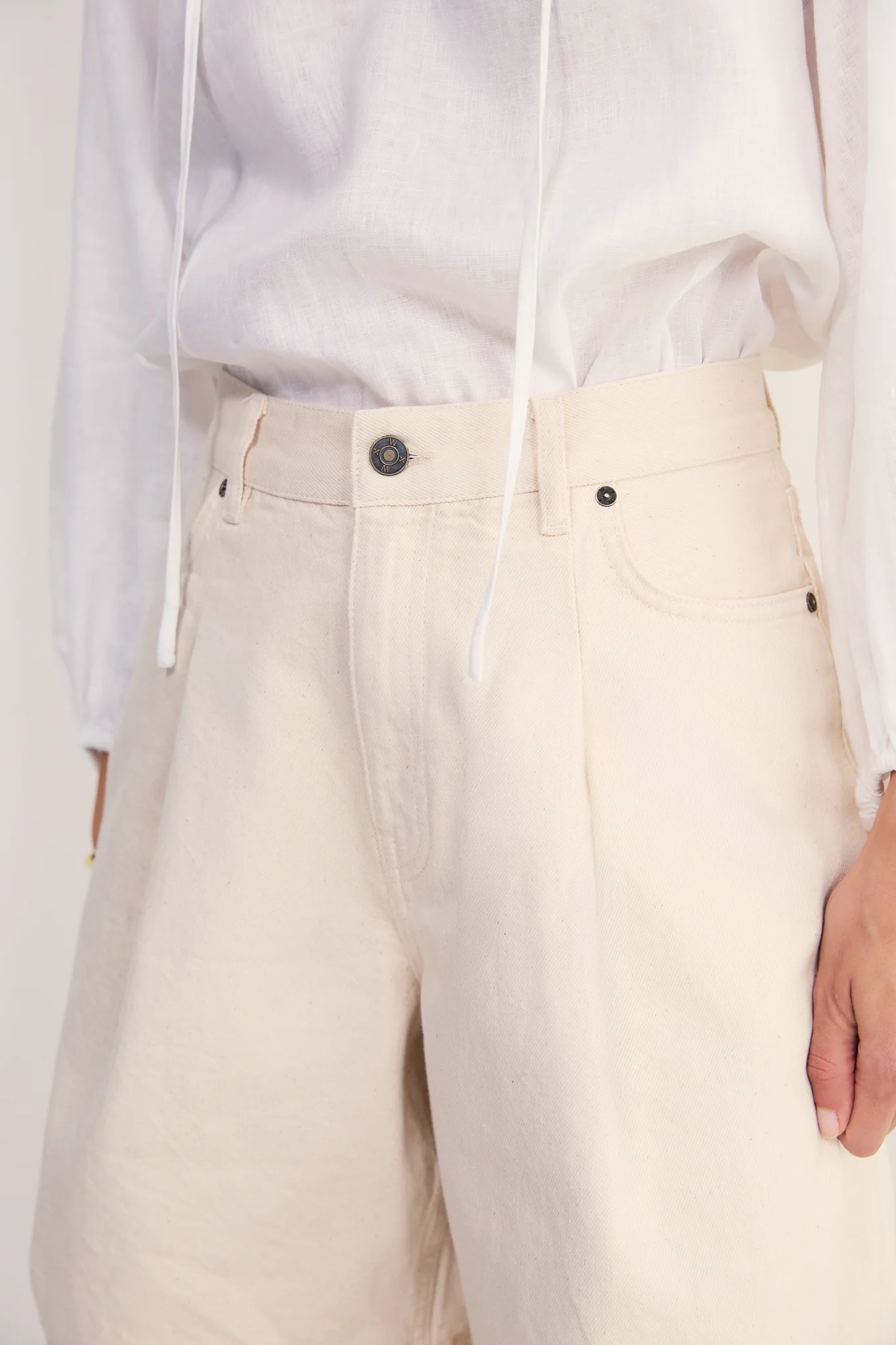 Lula Pleat Front Denim Long Short - Ecru - Image 3