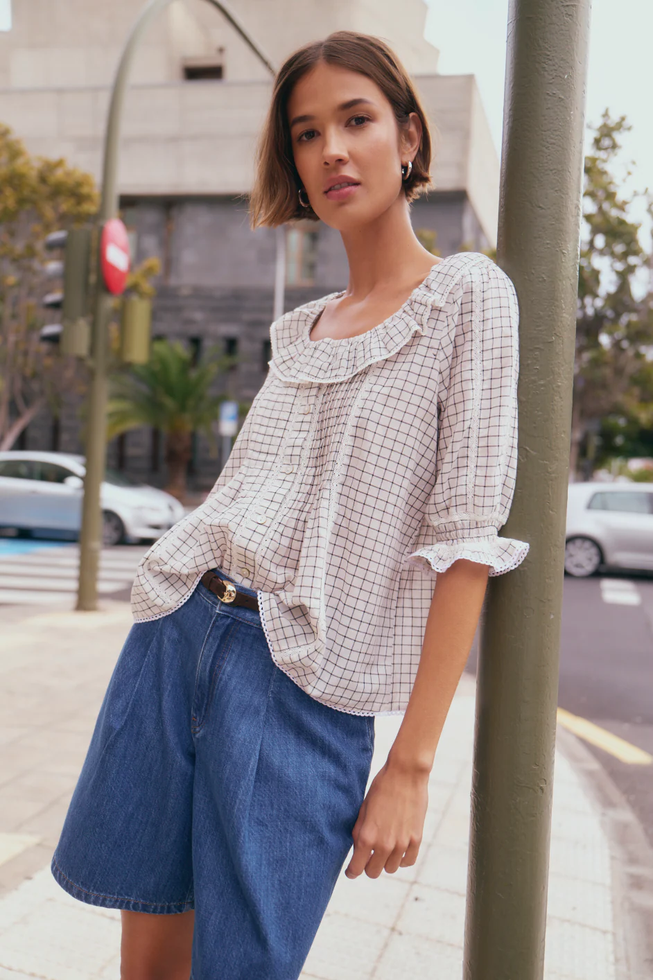 Lula Pleat Front Denim Long Short - Mid Wash - Image 5