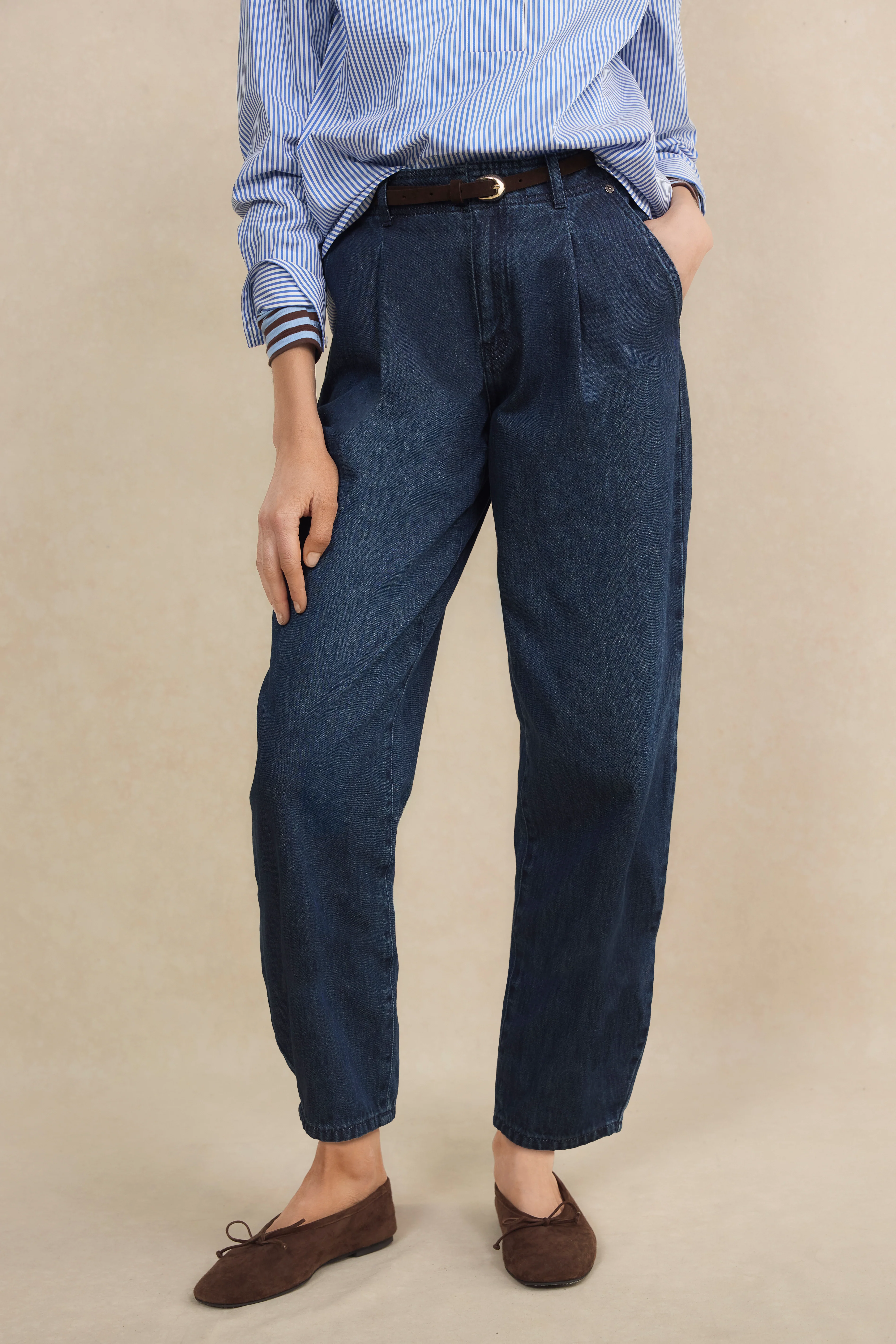 Macy Pleat Front Tapered Jean - Rinse Wash - Image 5