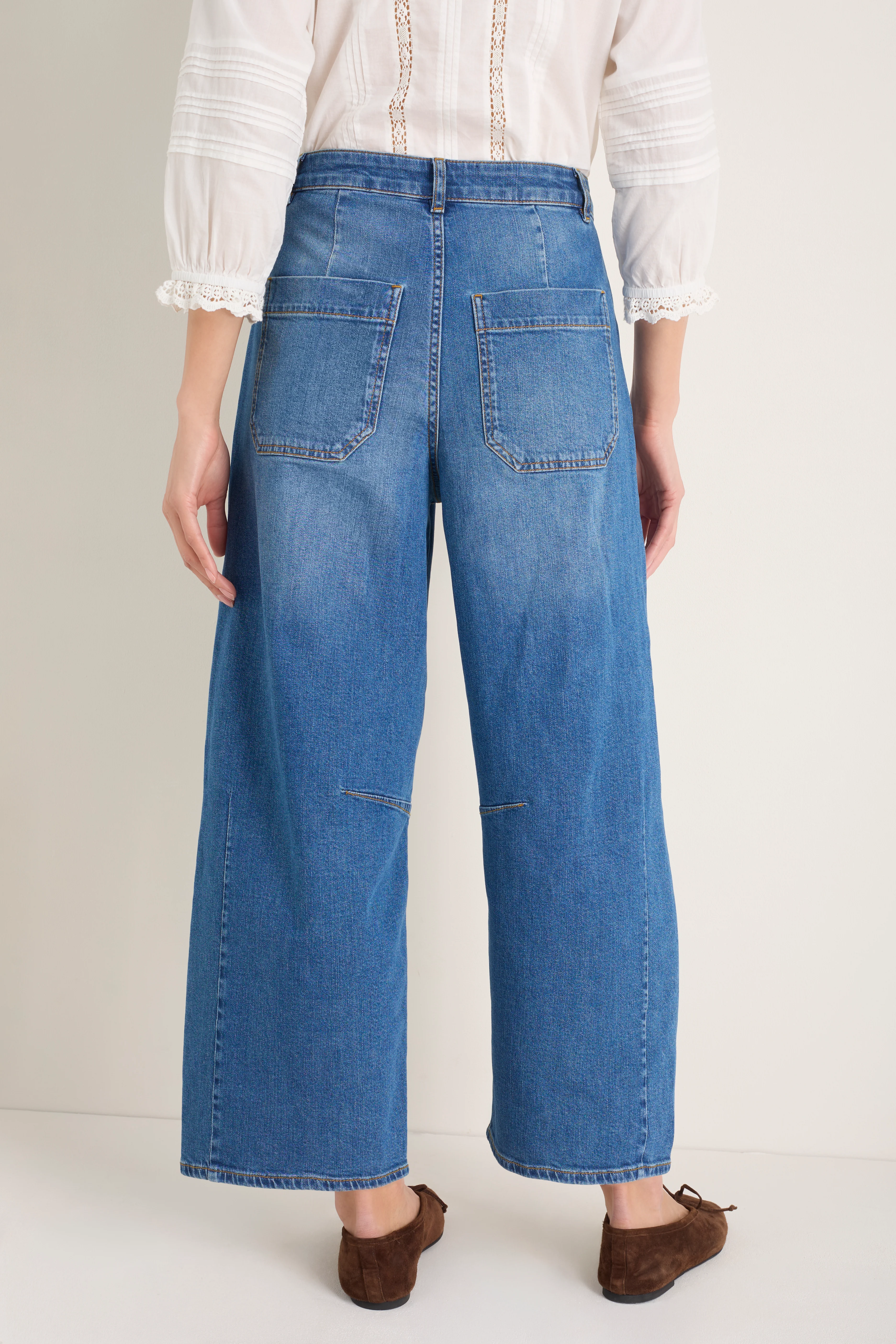 Piper Comfort Barrel Jean - Mid Wash - Image 4