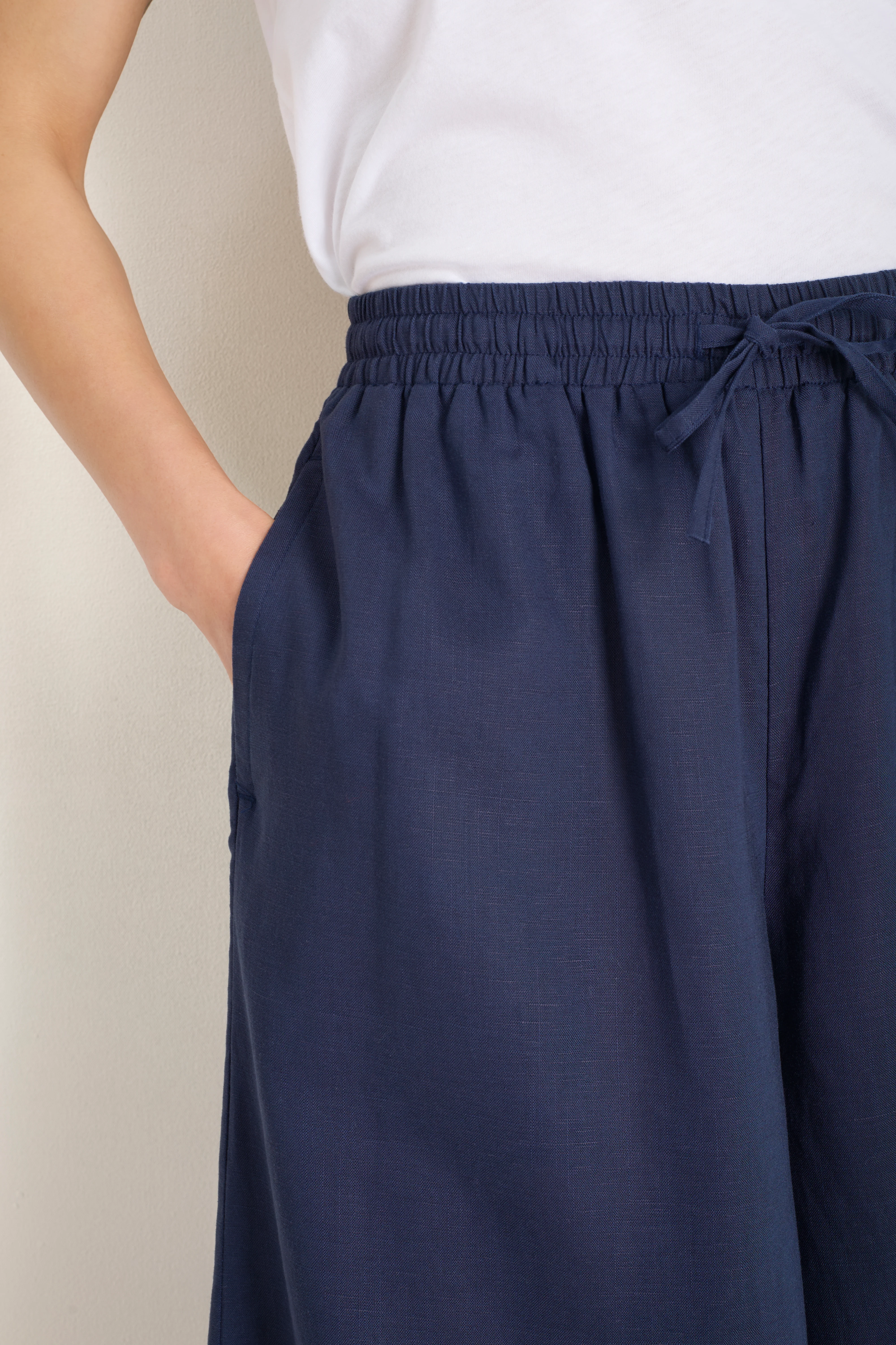 Romy Pull On Linen Culotte - Midnight - Image 2