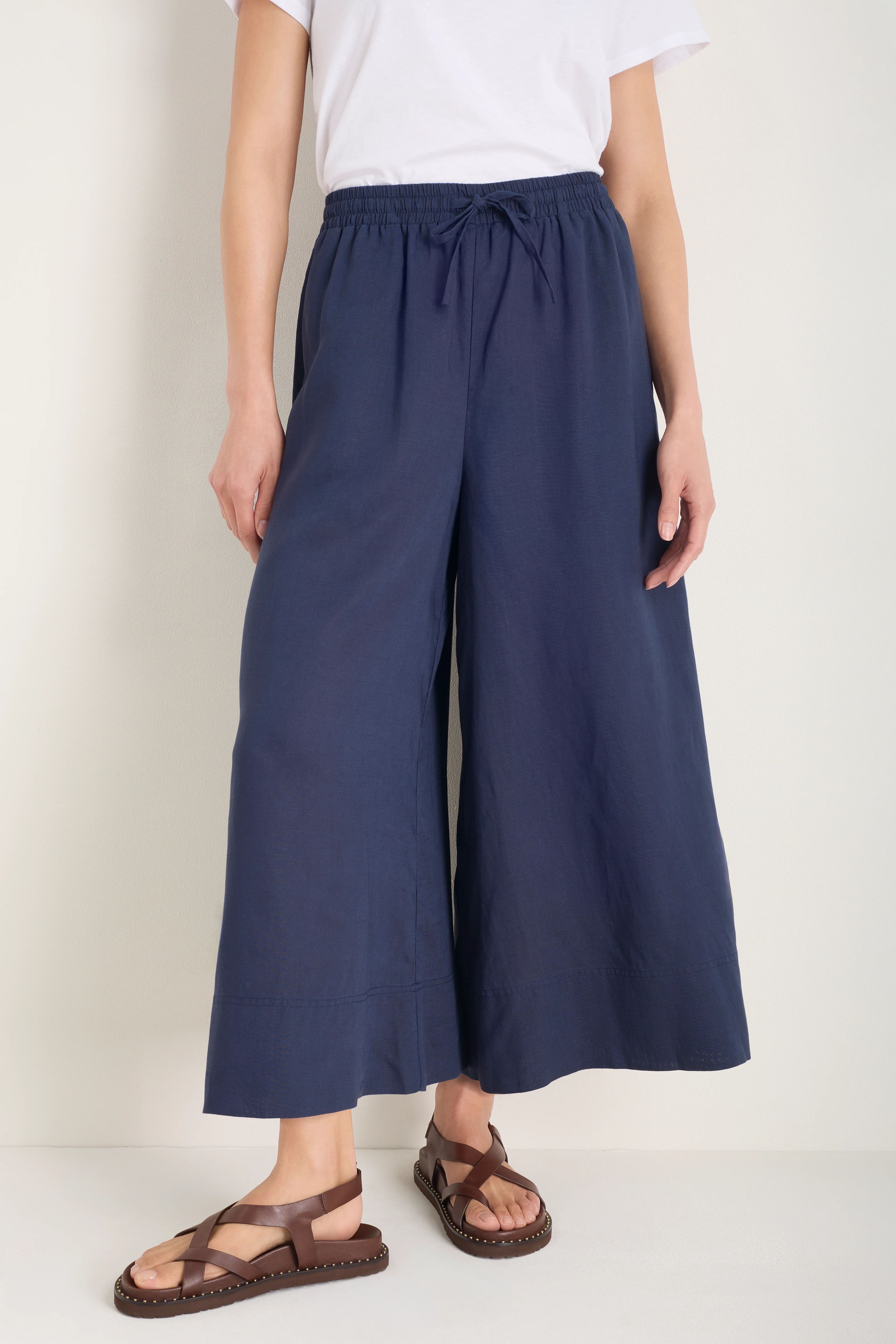 Romy Pull On Linen Culotte - Midnight - Image 3